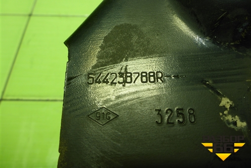 Кронштейн подрамника левый (544238788R) для Nissan Terrano с 2014г (Терано)