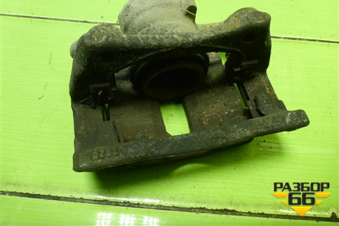 Суппорт передний правый для Nissan Terrano с 2014г (Терано)