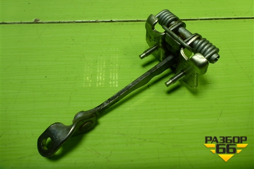 Ограничитель двери передней левой для Nissan Terrano с 2014г (Терано)