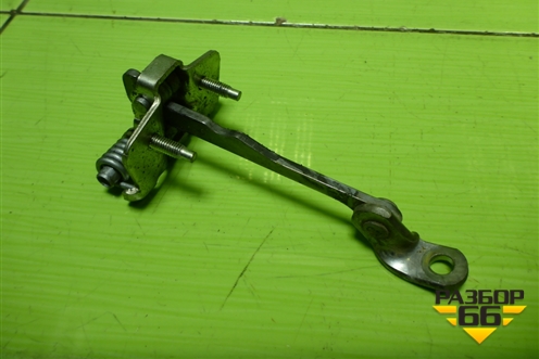 Ограничитель двери передней левой для Nissan Terrano с 2014г (Терано)