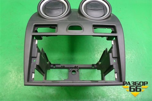 Дефлектор воздушный центральный (VP6S6XA046B04AK) для Ford Fiesta с 2001-2008г (Фиеста 5)