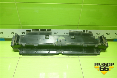 Дефлектор радиатора верхний (4M0121285) для Audi Q7 c 2015г (Ку 7)