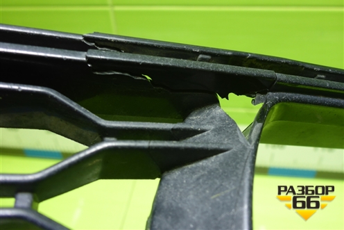 Решетка в передний бампер центральная (51118069706) для BMW 6-серия GT G32 с 2017г