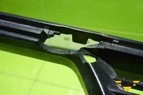 Решетка в передний бампер центральная (51118069706) для BMW 6-серия GT G32 с 2017г