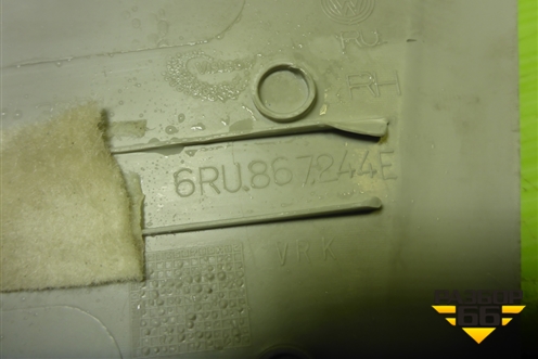 Обшивка стойки центральная верхняя правая (6RU867244E) для Volkswagen Polo (седан) с 2010г (Поло)