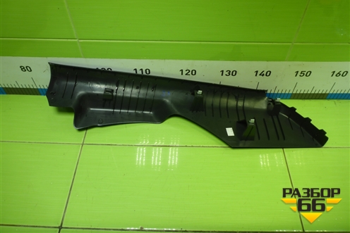 Обшивка стойки задняя нижняя левая (6RU867765) для Volkswagen Polo (седан) с 2010г (Поло)