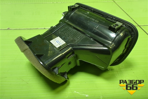 Дефлектор воздушный правый (6R0819704) для Volkswagen Polo (седан) с 2010г (Поло)