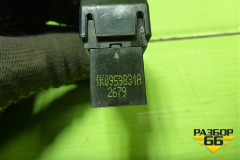 Кнопка открывания багажника (1K0959831A) для Volkswagen Polo (седан) с 2010г (Поло)