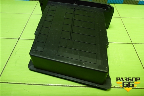 Ящик для вещей  (812W6170150605) для Sitrak C7H (С7Н)