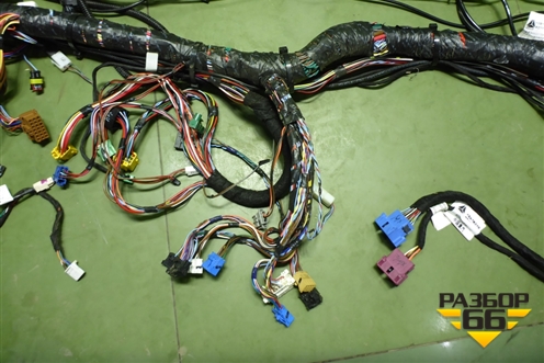 Проводка в кабину  (AZ962277000100) для Sitrak C7H (С7Н)