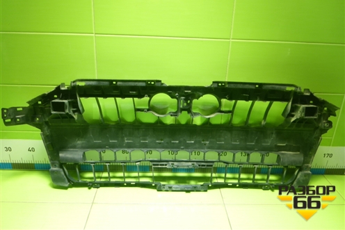 Кронштейн решетки радиатора (4N0807233E) для Audi A8 с 2017г (А8)