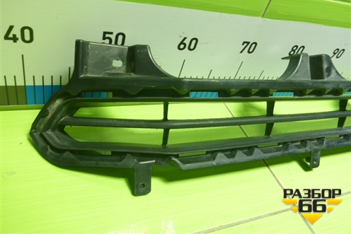 Решетка в передний бампер центральная (не оригинал) (5311260290) для Toyota Land Cruiser Prado(150) с 2009г (Ленд Крузер Прадо)