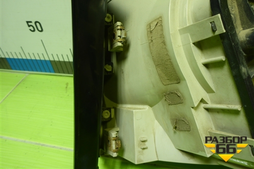 Фонарь задний наружный левый (до 2007г) (7L6945095K) для Volkswagen Touareg c 2002-2010г (Туарег)