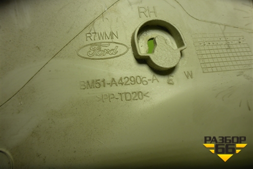 Обшивка двери багажника (правая) (BM51A42906AEW) для Ford Focus 3 с 2011г (Фокус)