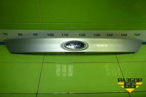 Накладка двери багажника (BM51A43404AEW) для Ford Focus 3 с 2011г (Фокус)