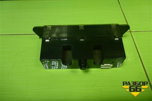 Часы (MR587777) для Mitsubishi Colt с 2004г (Кольт)