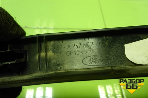 Накладка двери задней левой (на рамку задняя часть хетчбэк) (BM51A247B57AEW) для Ford Focus 3 с 2011г (Фокус)