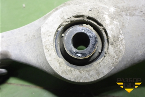 Рычаг передний левый нижний (7P0407151E) для Volkswagen Touareg с 2010-2018г (Туарег)