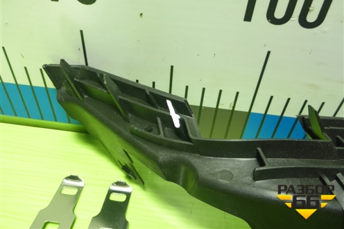 Кронштейн фары левой (10600011520) для Volvo XC60 с 2017-2025г (ХС60)