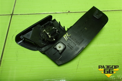 Накладка двери передней левой уголок (BM5118C863A) для Ford Focus 3 с 2011г (Фокус)