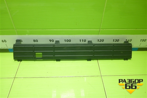 Накладка на решетку переднего бампера (после 2015г) (6RU853678A) для Volkswagen Polo (седан) с 2010г (Поло)