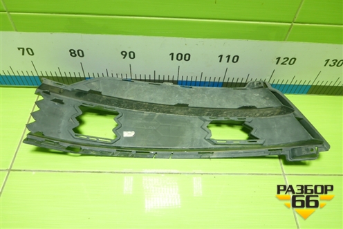 Решетка в передний бампер правая (57A807368) для Skoda Karoq с 2017г (Карок)