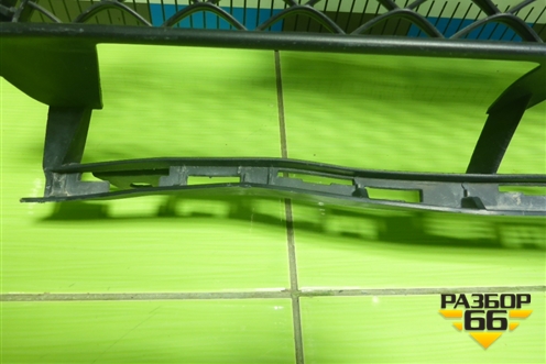 Решетка в передний бампер центральная (AMG под парктроник) (A2928855122) для Mercedes Benz GLE-Klass (купе) C292 с 2015г (ГЛЕ)