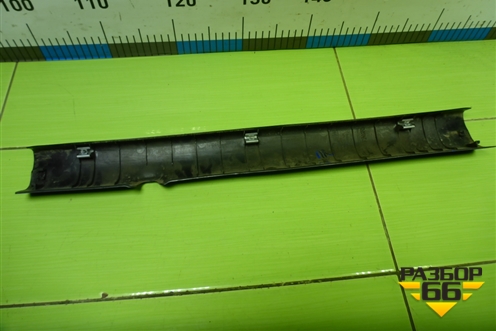 Накладка порога внутренняя переднего правого (858811R000) для Hyundai Solaris с 2010-2016г (Солярис)