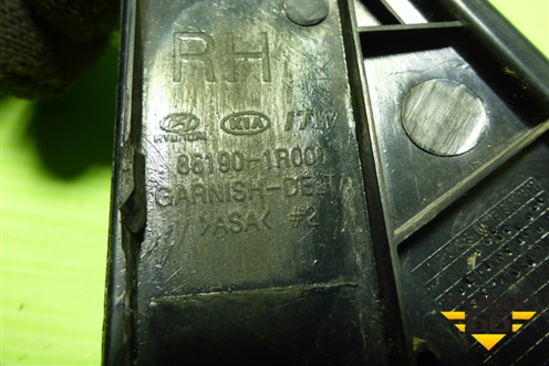 Накладка переднего крыла правого (уголок) (861901R000) для Hyundai Solaris с 2010-2016г (Солярис)