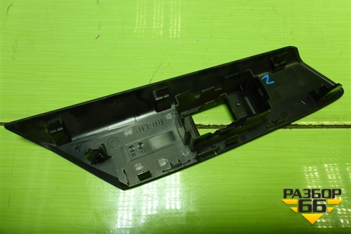 Накладка двери задней левой (на кнопку стеклоподъёмника) (7427242030) для Toyota Rav-4 с 2012-2019г (Рав 4)