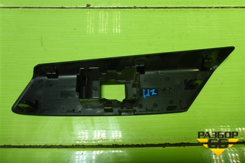 Накладка двери задней правой (на кнопку стеклоподъёмника) (7427142030) для Toyota Rav-4 с 2012-2019г (Рав 4)