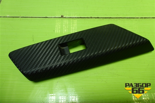 Накладка двери задней правой (на кнопку стеклоподъёмника) (7427142030) для Toyota Rav-4 с 2012-2019г (Рав 4)