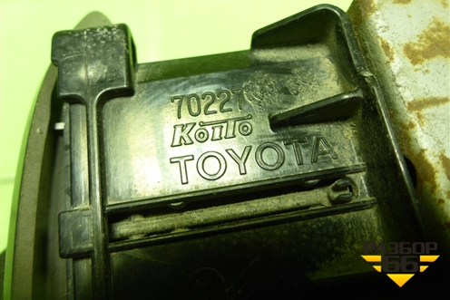 Форсунка омывателя фары правая для Toyota Rav-4 с 2012-2019г (Рав 4)