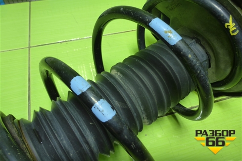 Амортизатор передний правый (4851042570) для Toyota Rav-4 с 2012-2019г (Рав 4)