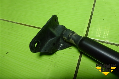 Амортизатор двери багажника (левый) (689600R010A) для Toyota Rav-4 с 2012-2019г (Рав 4)