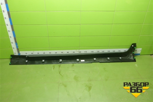 Накладка на порог наружная правая (новая) (31463770) для Volvo S90 с 2016г (C90)