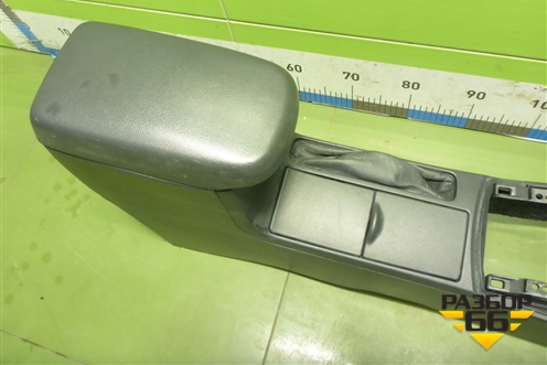 Подлокотник (5891112320) для Toyota Corolla (E15) с 2006-2013г (Королла 150)