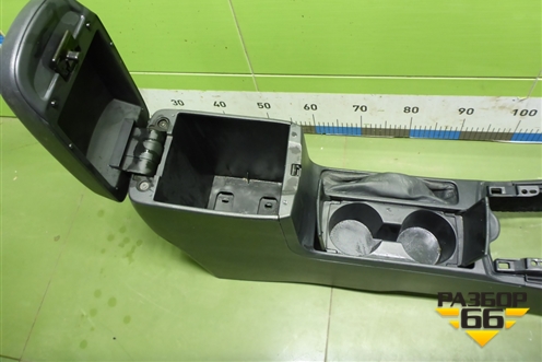 Подлокотник (5891112320) для Toyota Corolla (E15) с 2006-2013г (Королла 150)