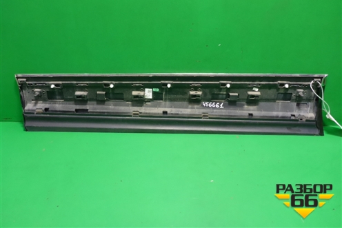 Накладка двери передней правой (760854940A) для Volkswagen Touareg с 2018г (Туарег)