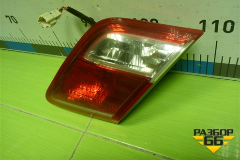Фонарь задний внутренний правый (8158106350) для Toyota Camry V40 с 2006-2011г (Камри)
