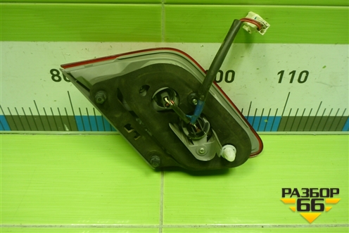 Фонарь задний внутренний правый (8158106350) для Toyota Camry V40 с 2006-2011г (Камри)