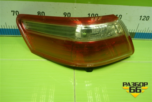 Фонарь задний наружный левый (8156133480) для Toyota Camry V40 с 2006-2011г (Камри)