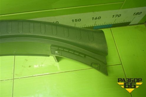 Обшивка багажника на заднюю панель (5838742060) для Toyota Rav-4 с 2012-2019г (Рав 4)