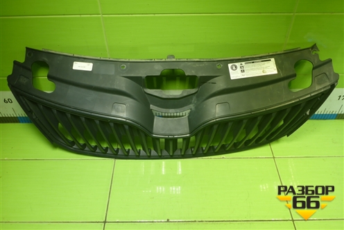 Решетка радиатора (5JA853668) для Skoda Rapid с 2013г (Рапид)