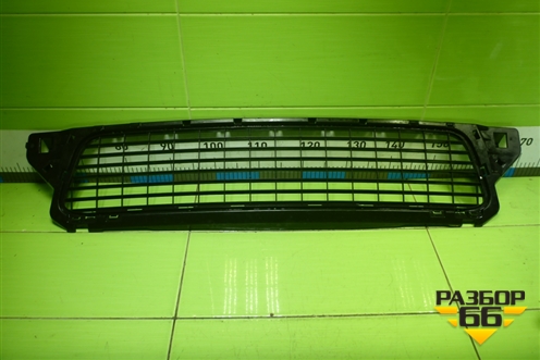 Решетка в передний бампер центральная (622545914R) для Renault Duster I с 2010-2021г (Дастер)