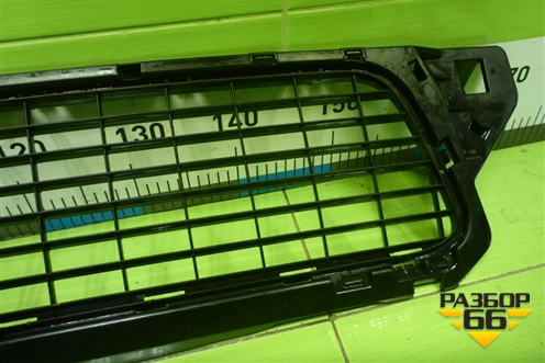 Решетка в передний бампер центральная (622545914R) для Renault Duster I с 2010-2021г (Дастер)