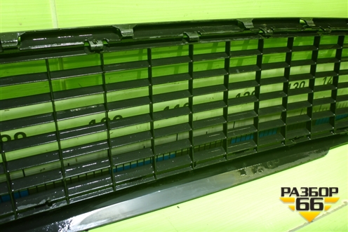 Решетка в передний бампер центральная (622545914R) для Renault Duster I с 2010-2021г (Дастер)