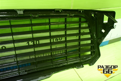 Решетка в передний бампер центральная (622545914R) для Renault Duster I с 2010-2021г (Дастер)