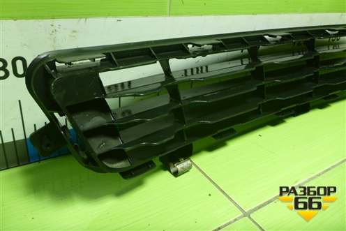 Решетка в передний бампер центральная (5311233040) для Toyota Camry V40 с 2006-2011г (Камри)