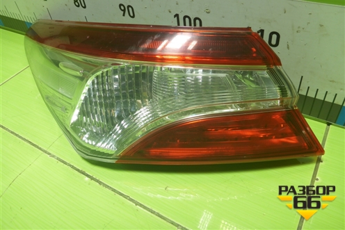 Фонарь задний наружный левый (галоген) для Toyota Camry XV70 с 2017-2026г (Камри)